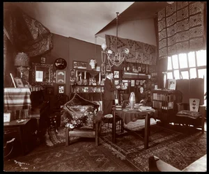 Will R. Barnes dans son studio, 1903